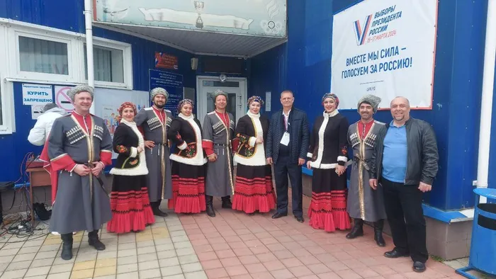 photo_5458602012867418451_y